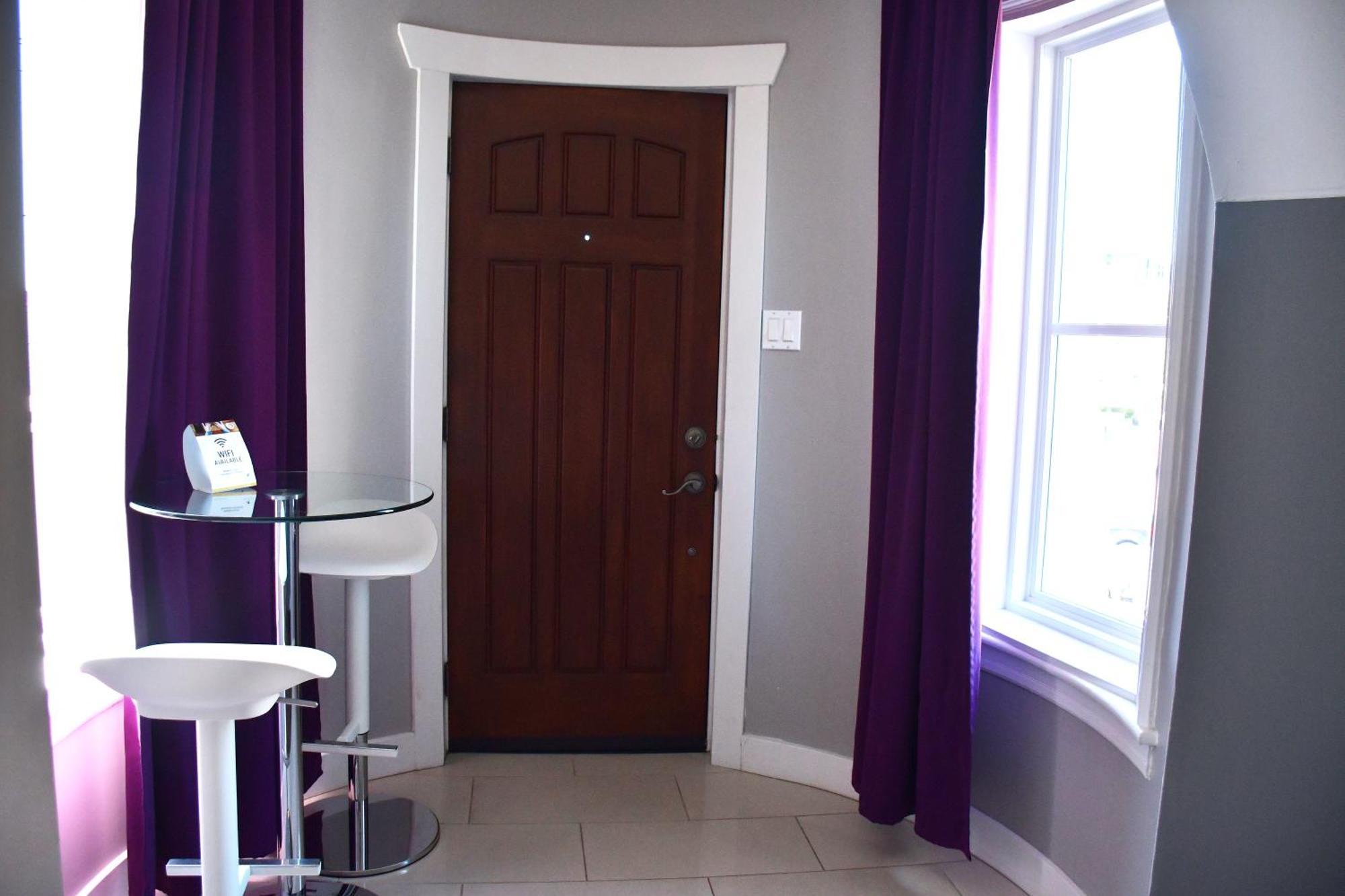 Chateau Queen By Bower Boutique Hotels Moncton Exterior photo